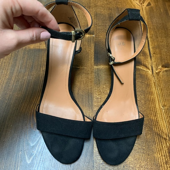 H&M black faux suede strappy sandal heels - Picture 2 of 3